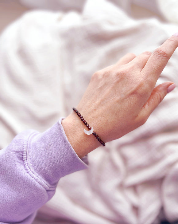 ALMANDINE GARNET / PEARL MOON BRACELET